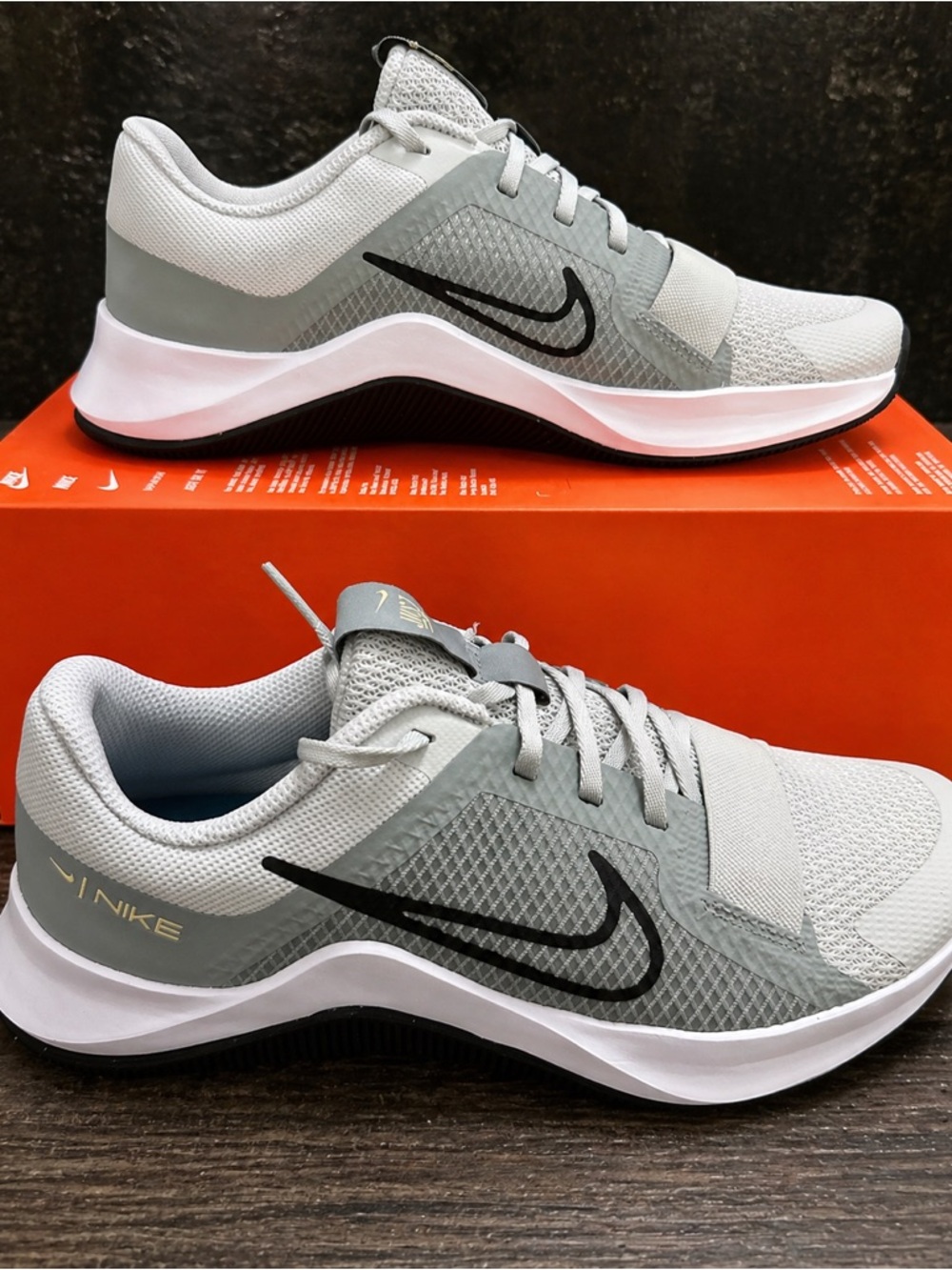 Nike Women MC TRAINER 2 DM0824 Silver Mica Green Size 8.5 NEW